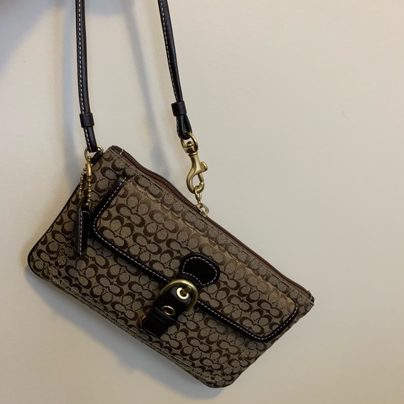 Coach wristlet - Picture 2 of 4
